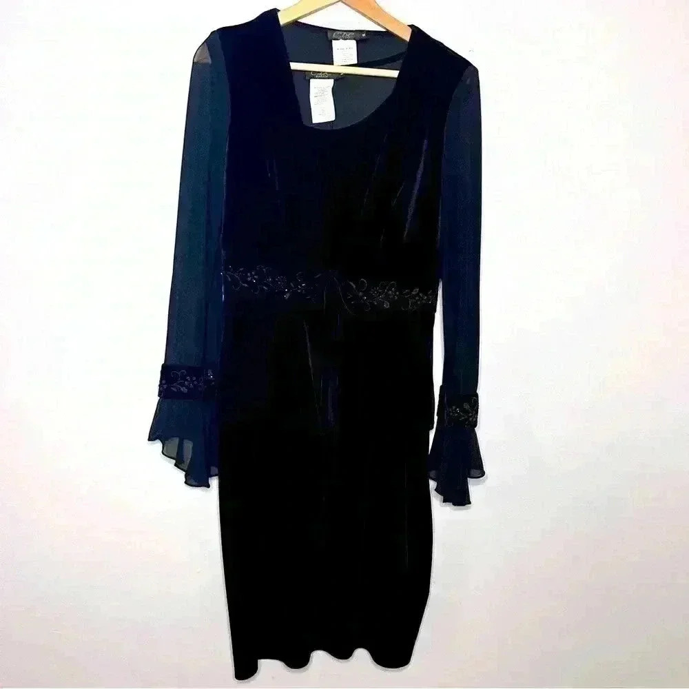 CDC Vtg 90’s 2-piece black velvet dress size PM. Sleeveless dress with jacket.